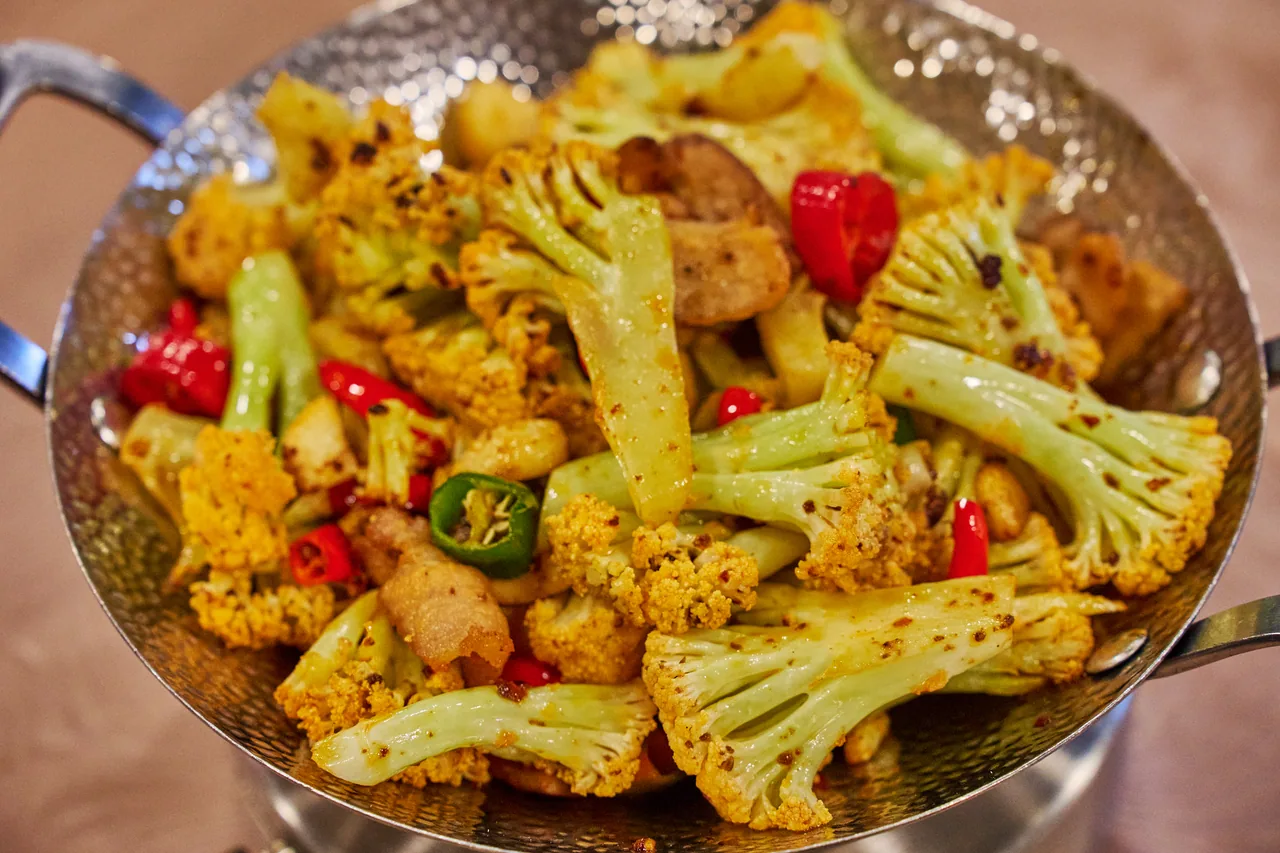 Dry pot cauliflower with pork belly and red chillies