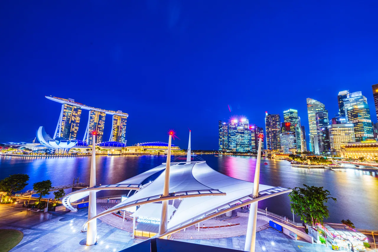 Marina Bay Sands and the Singapore skyline at blue hour